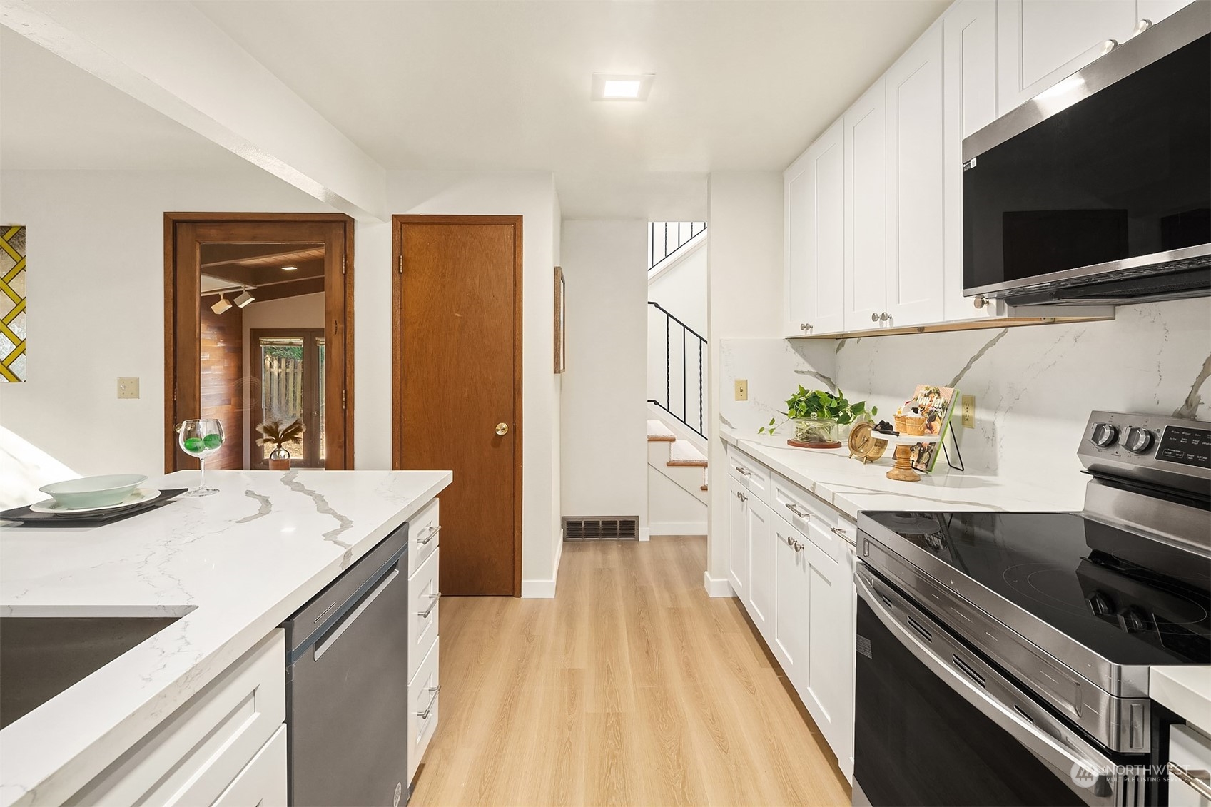 16017 Wallingford Avenue Property Photo 14