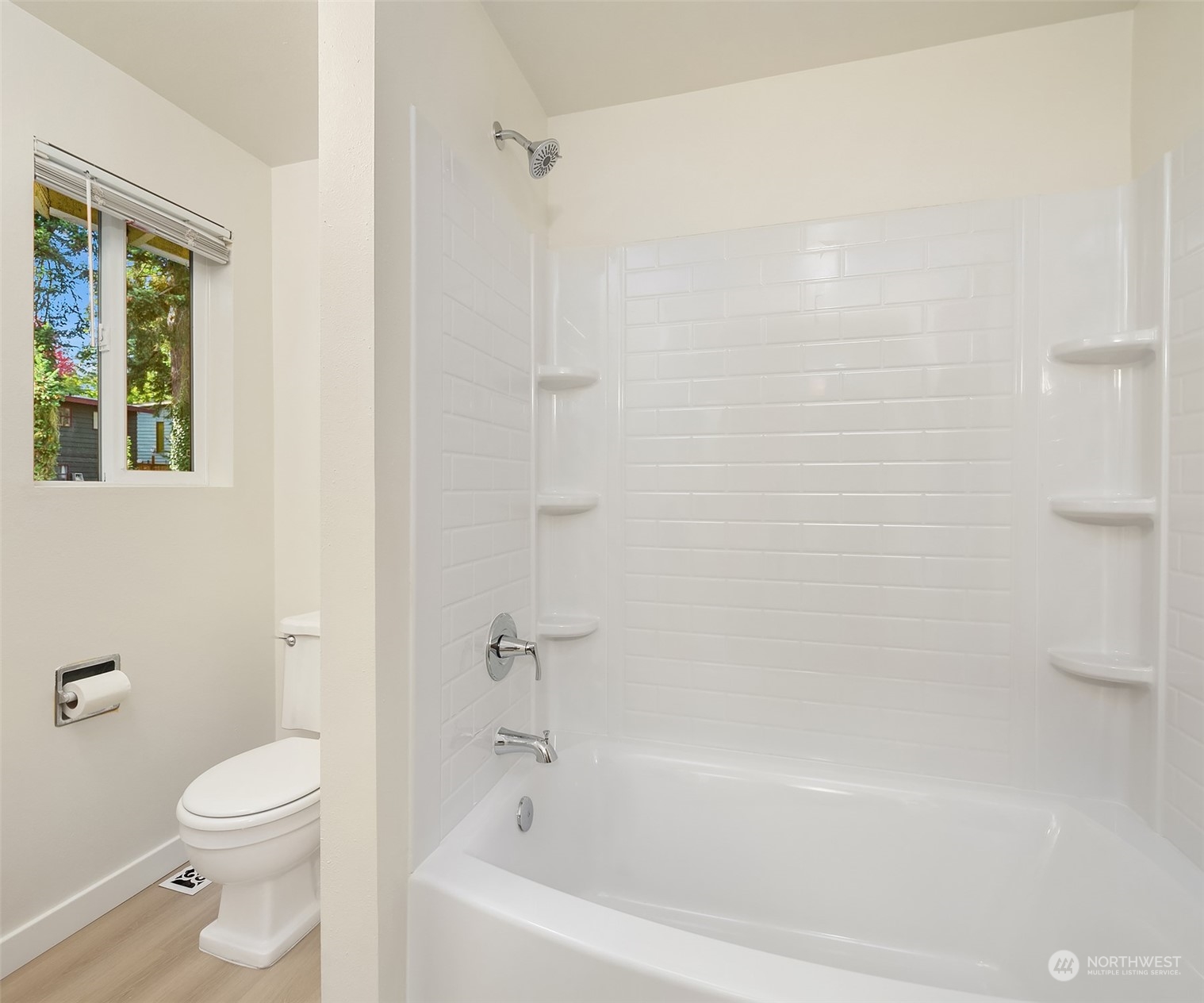 16017 Wallingford Avenue Property Photo 23