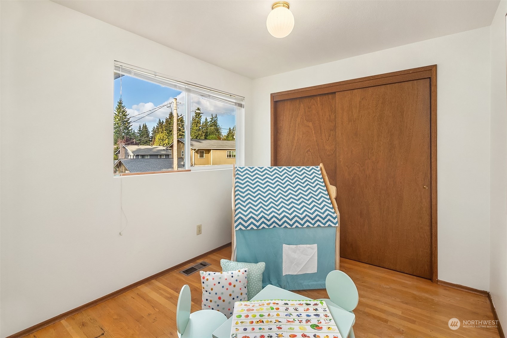 16017 Wallingford Avenue Property Photo 24