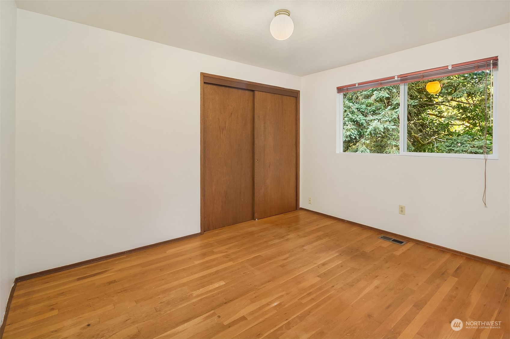 16017 Wallingford Avenue Property Photo 25