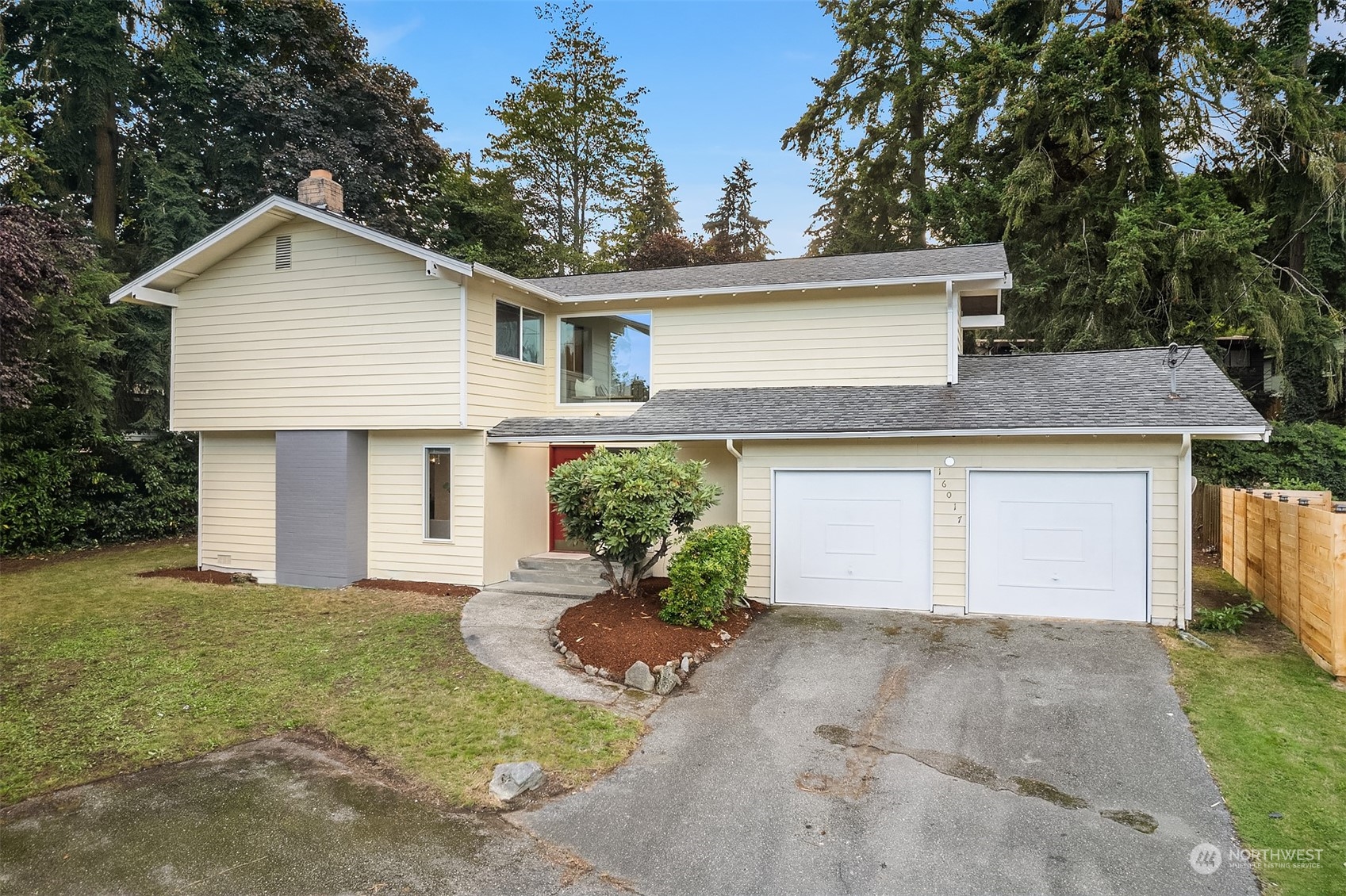 16017 Wallingford Avenue Property Photo 32