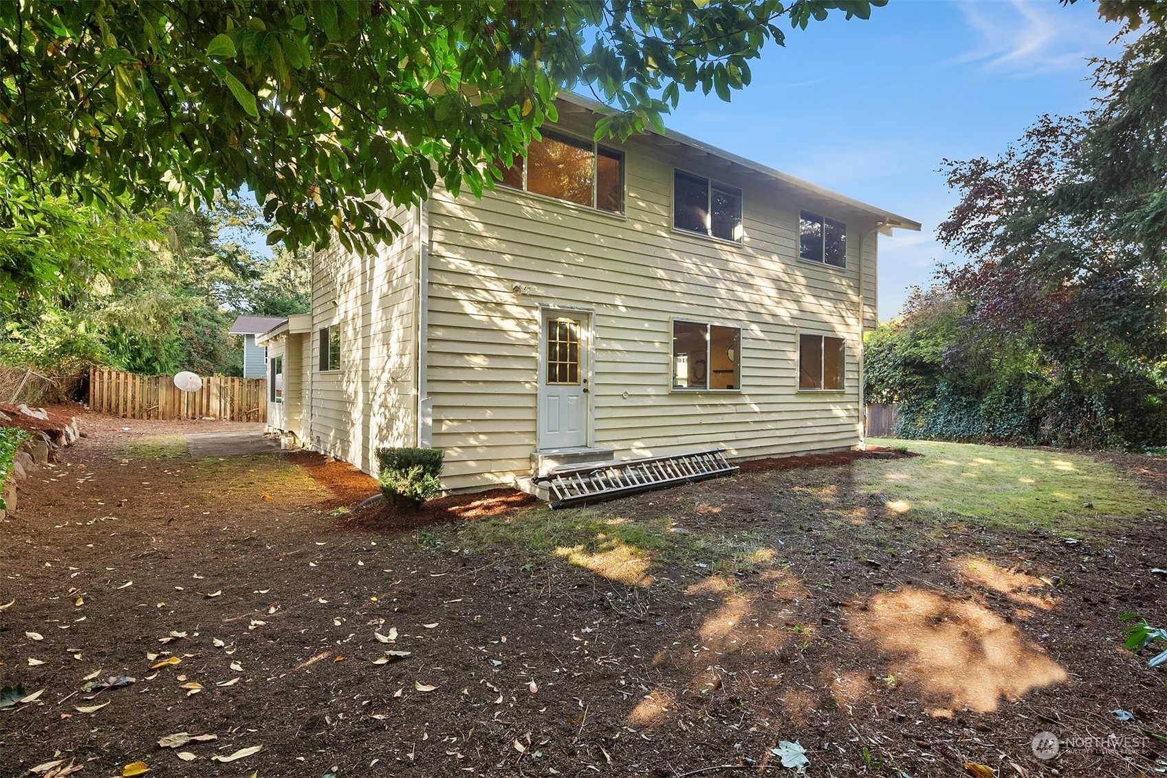 16017 Wallingford Avenue Property Photo 33