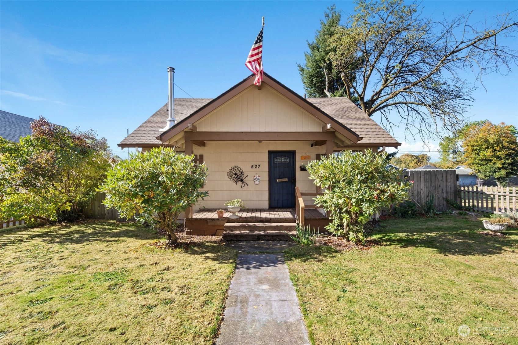 527 Oregon Way Property Photo
