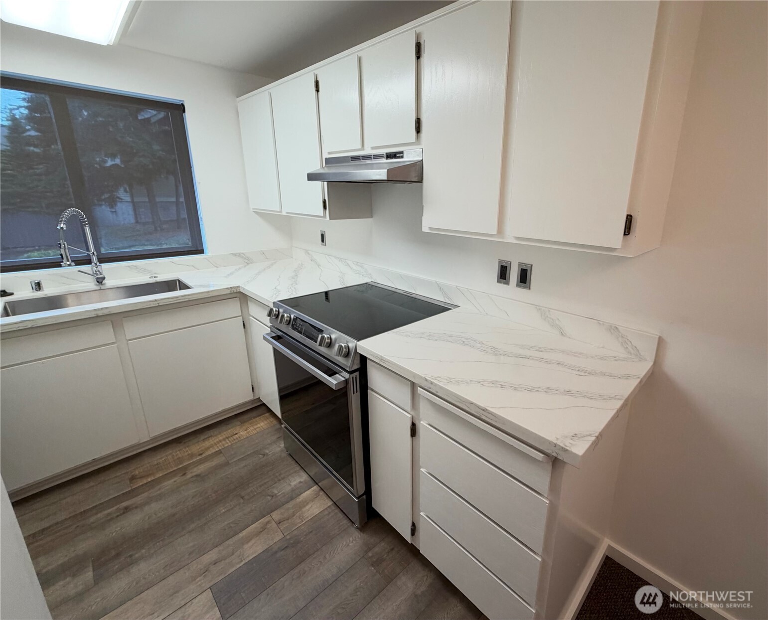 172 Lover's Lane B201 Property Photo 9