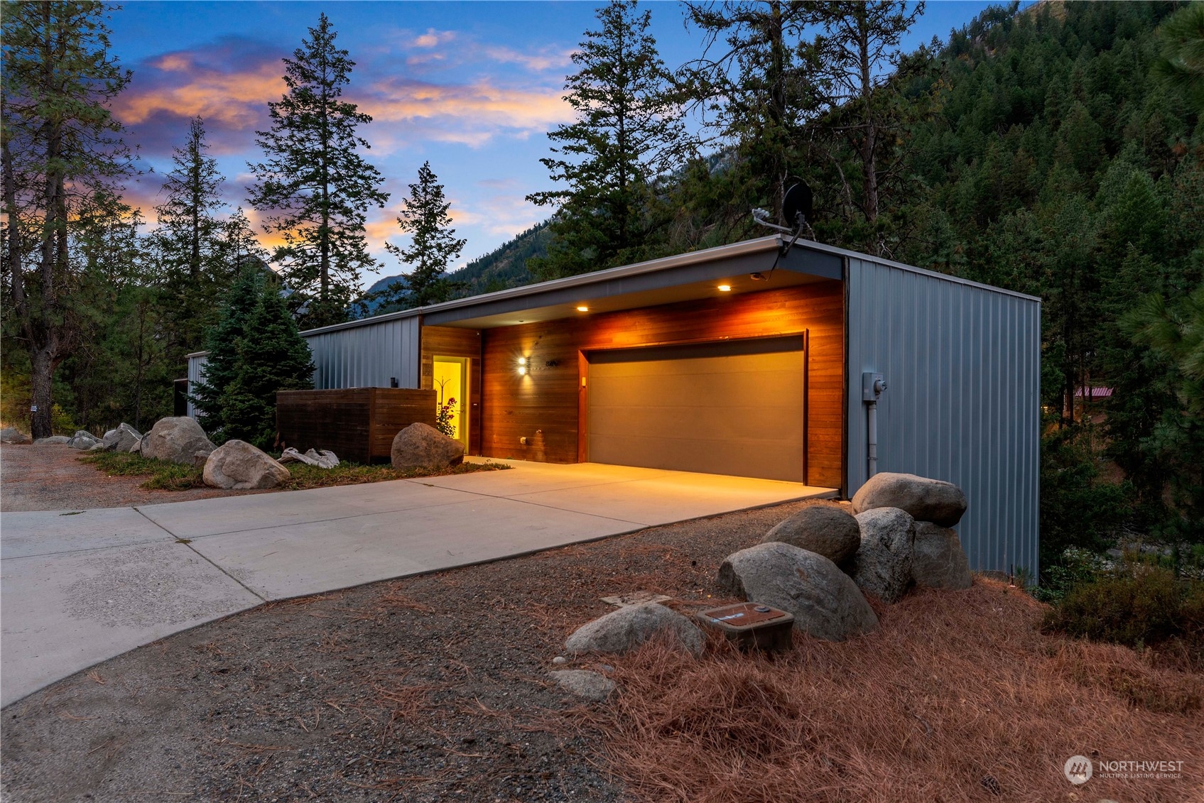 8970 Icicle Road Property Photo 2