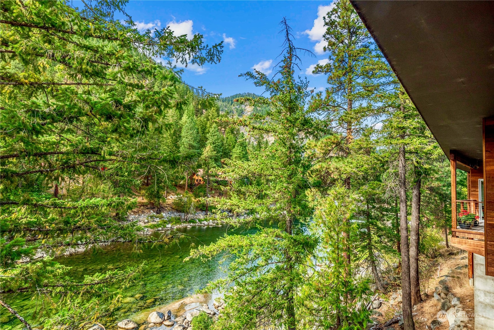 8970 Icicle Road Property Photo 5