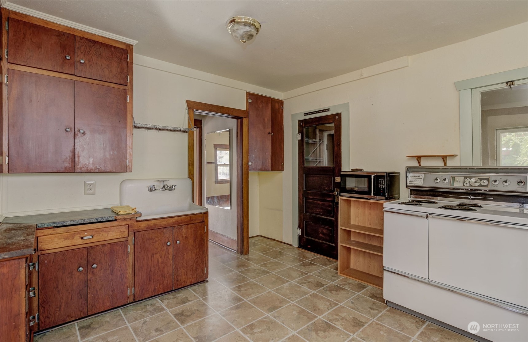 343 Malaga Avenue Property Photo 8