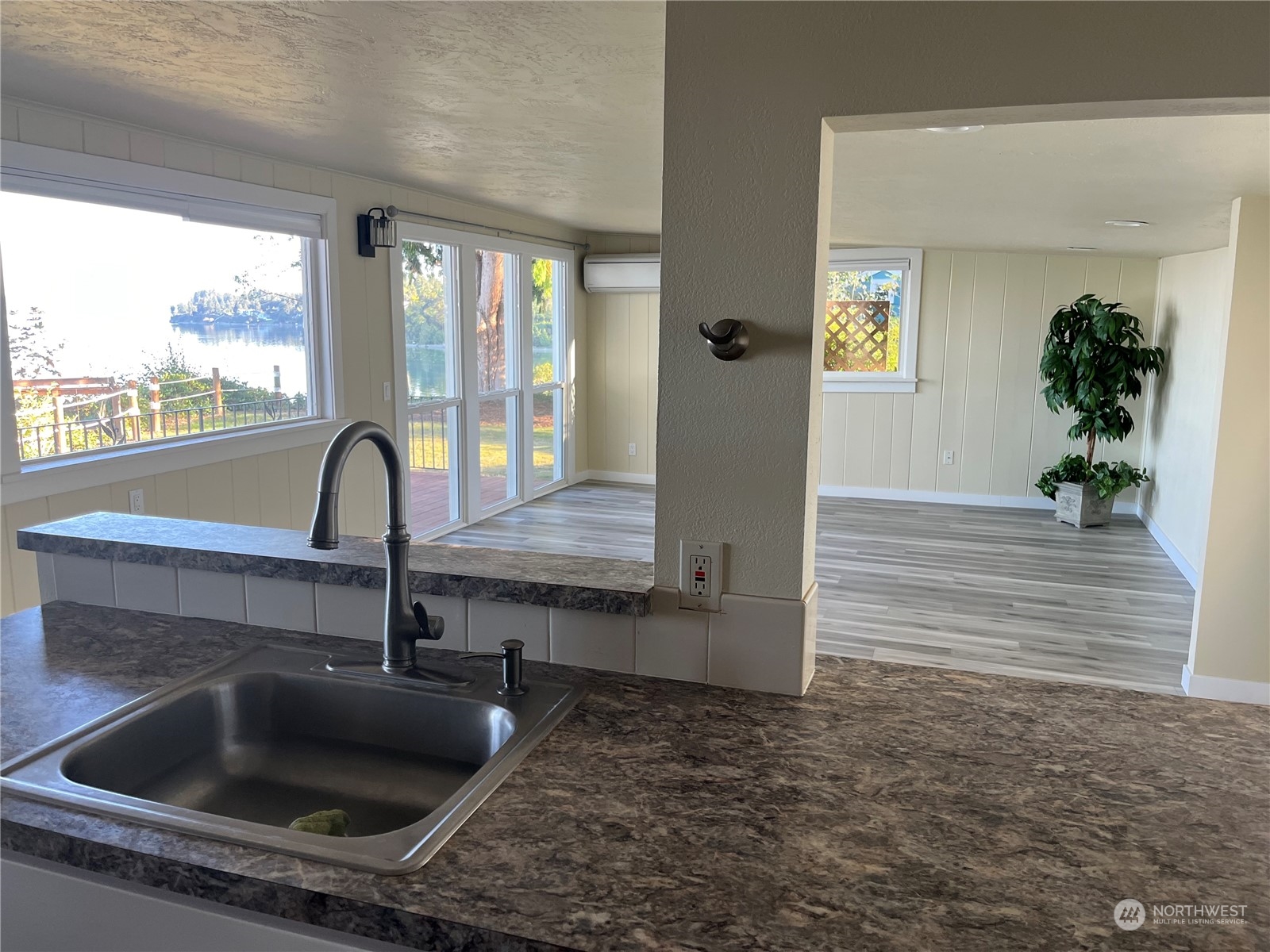 6928 Puget Beach Road Property Photo 9