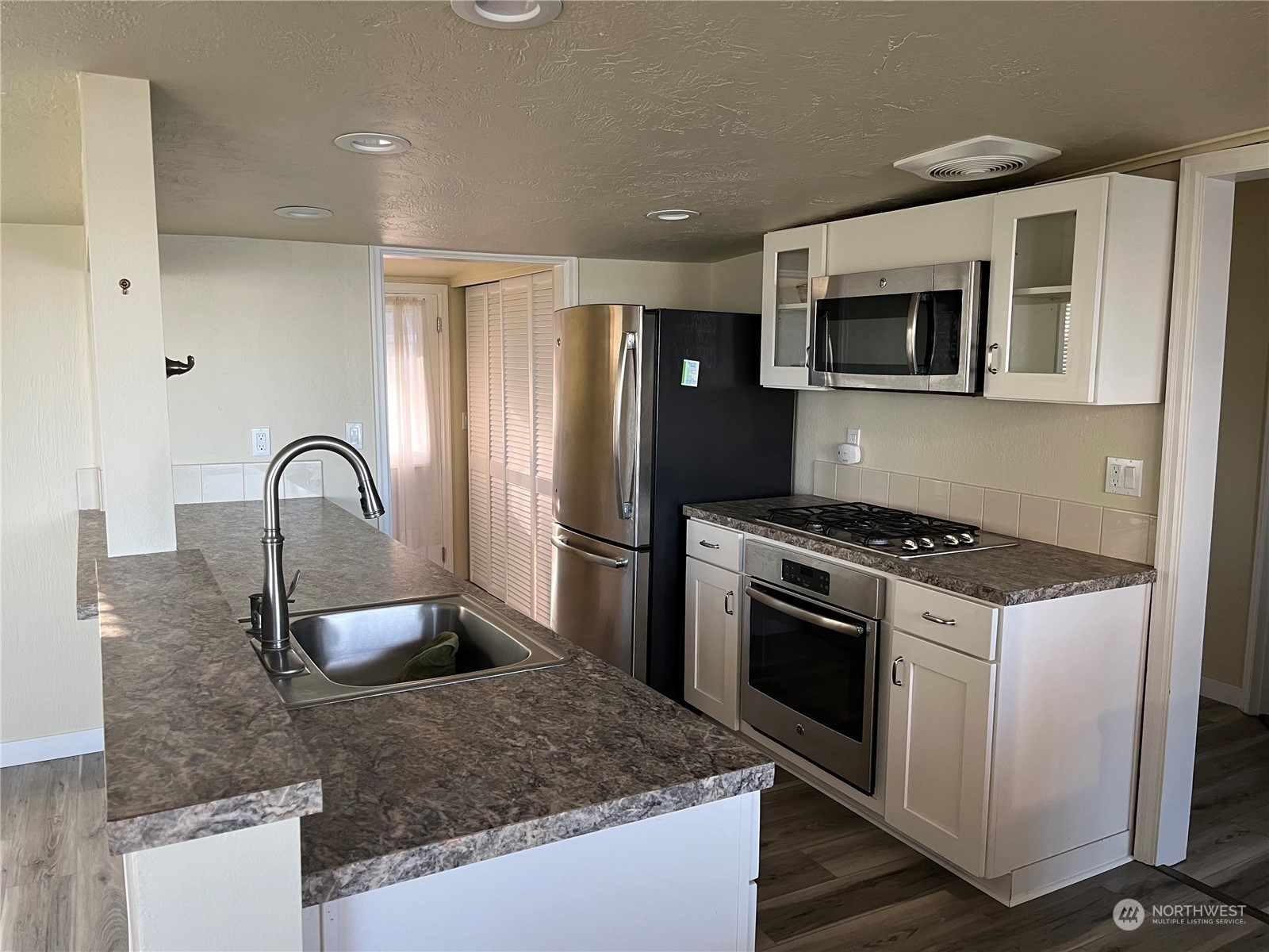 6928 Puget Beach Road Property Photo 10