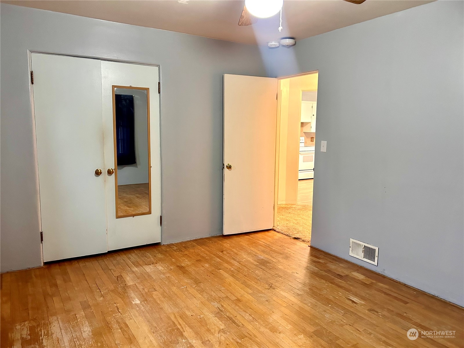 408 S Division Street Property Photo 8