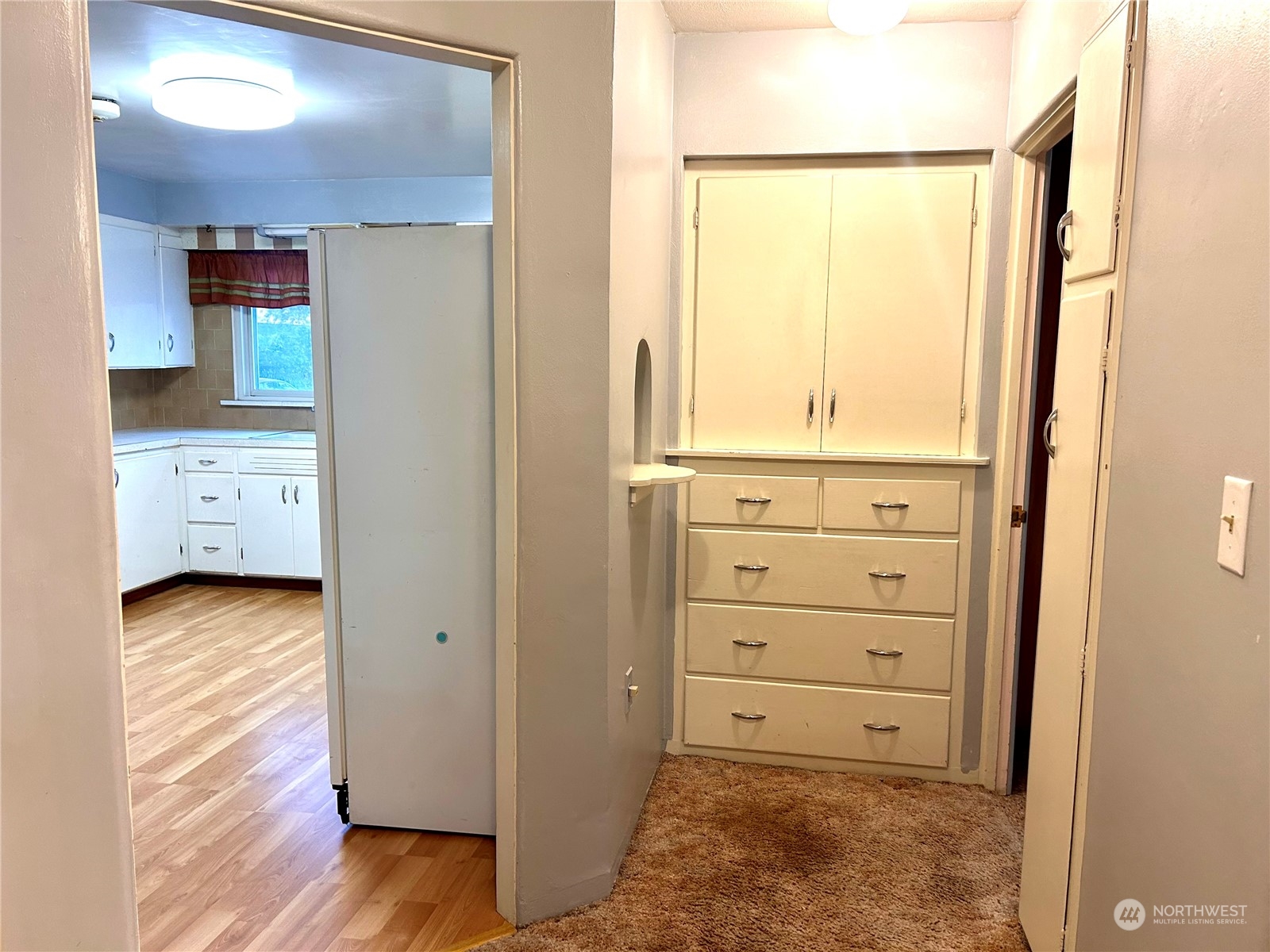 408 S Division Street Property Photo 9