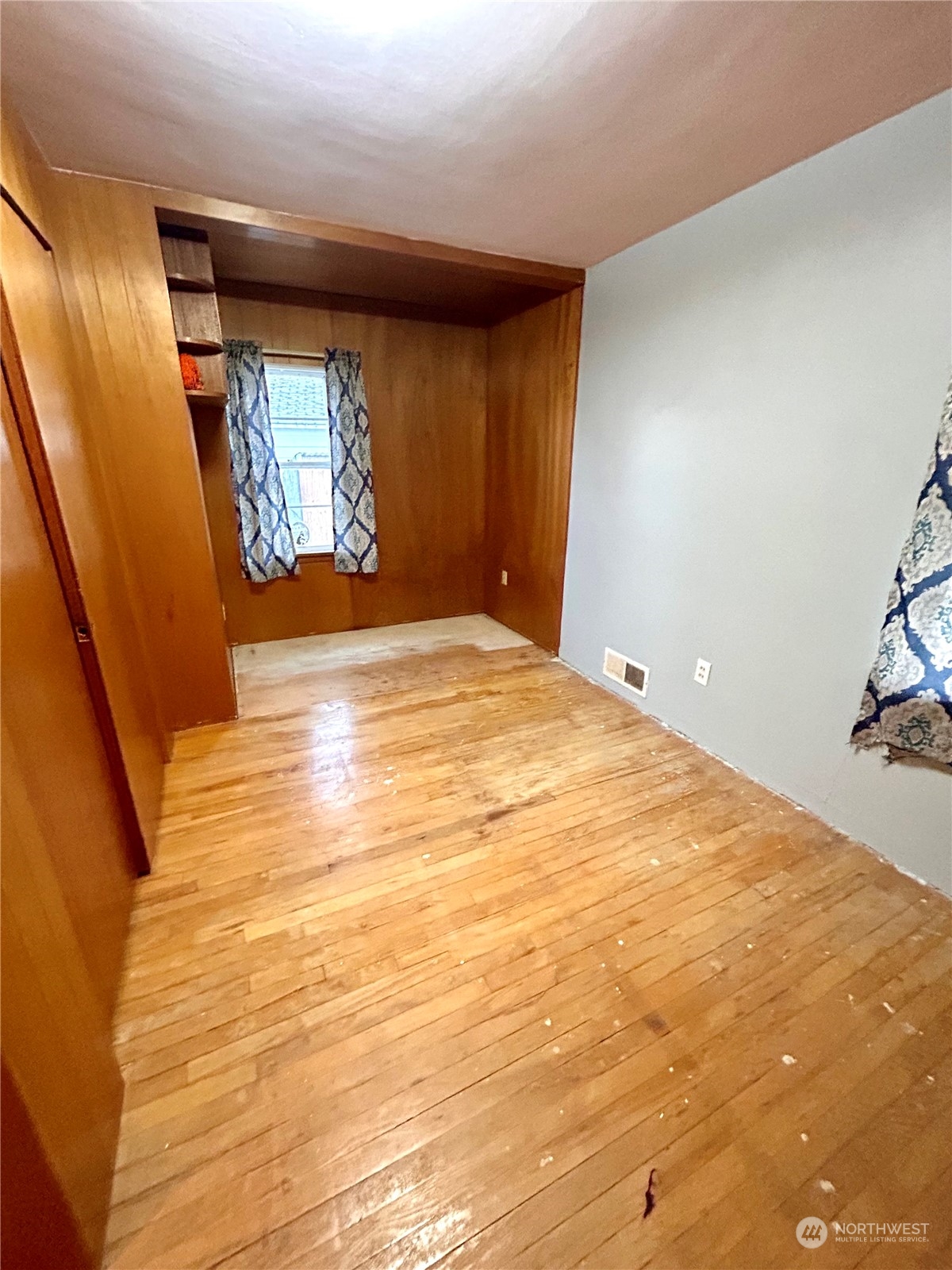 408 S Division Street Property Photo 10