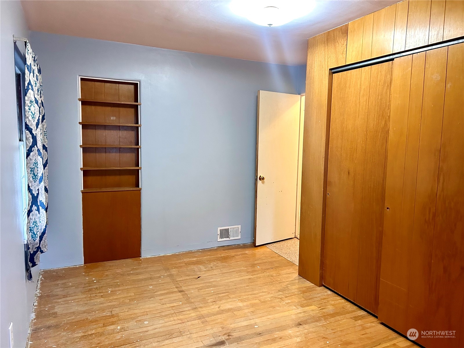 408 S Division Street Property Photo 11