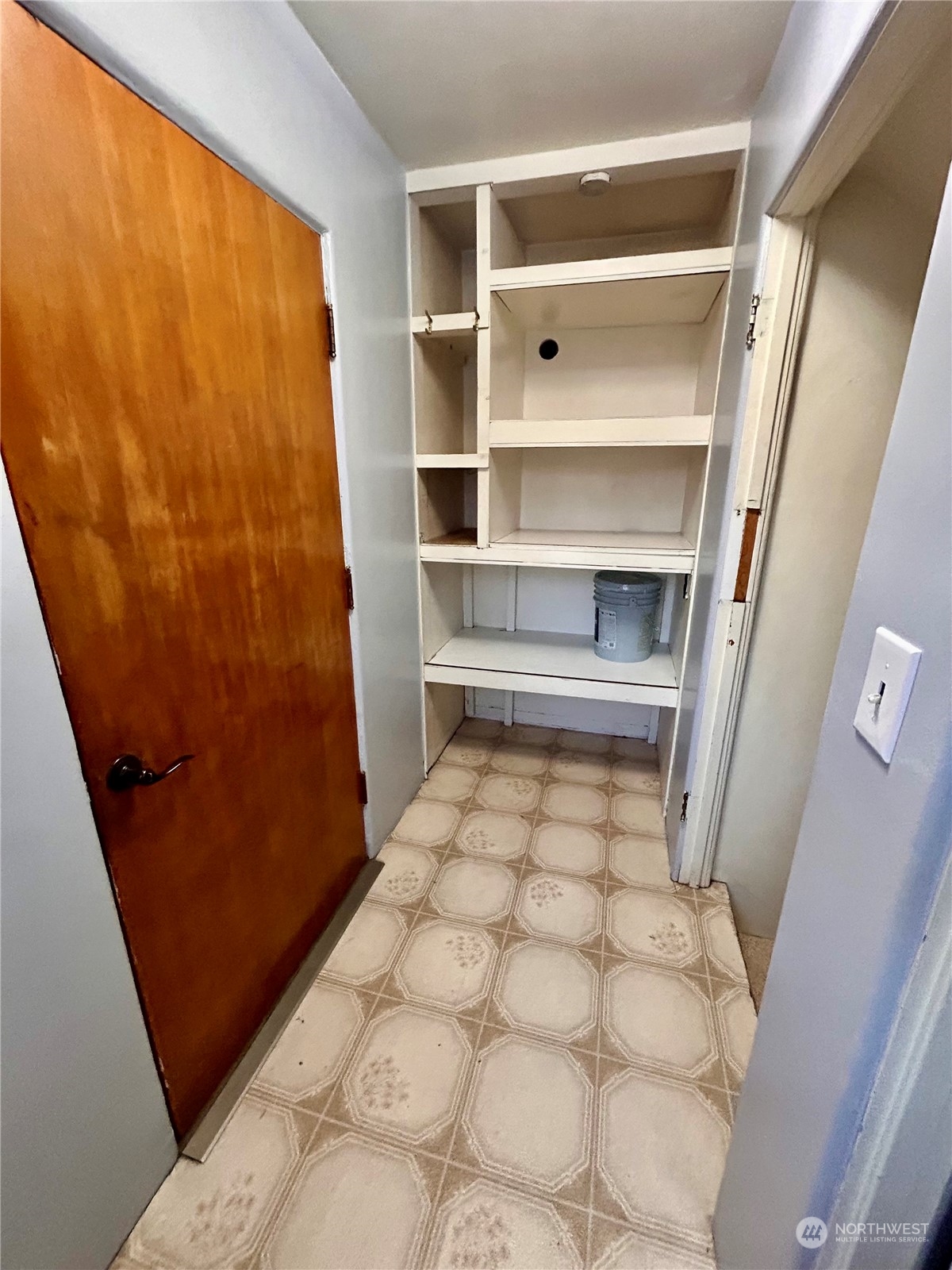 408 S Division Street Property Photo 14