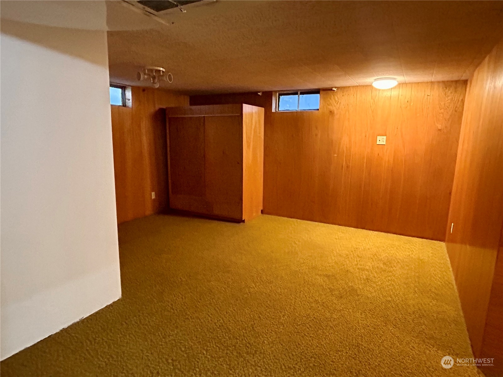 408 S Division Street Property Photo 15