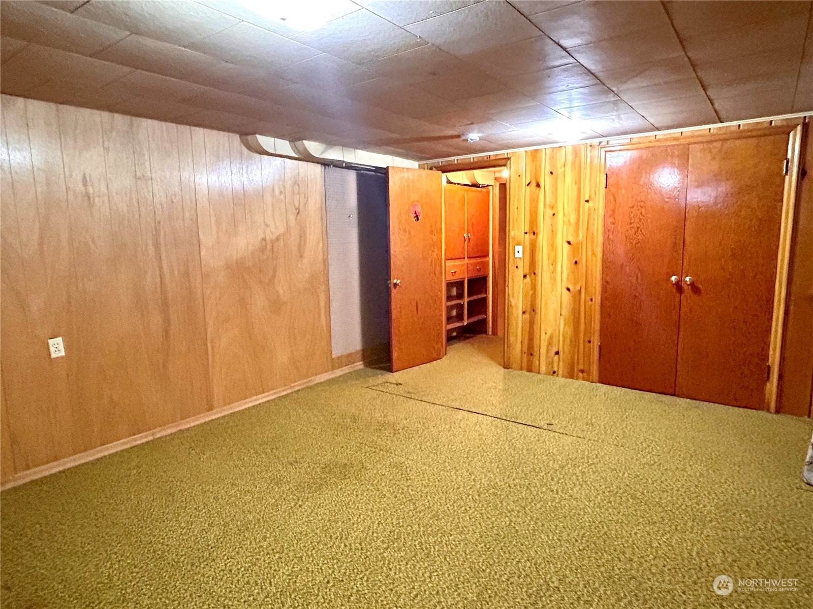 408 S Division Street Property Photo 18