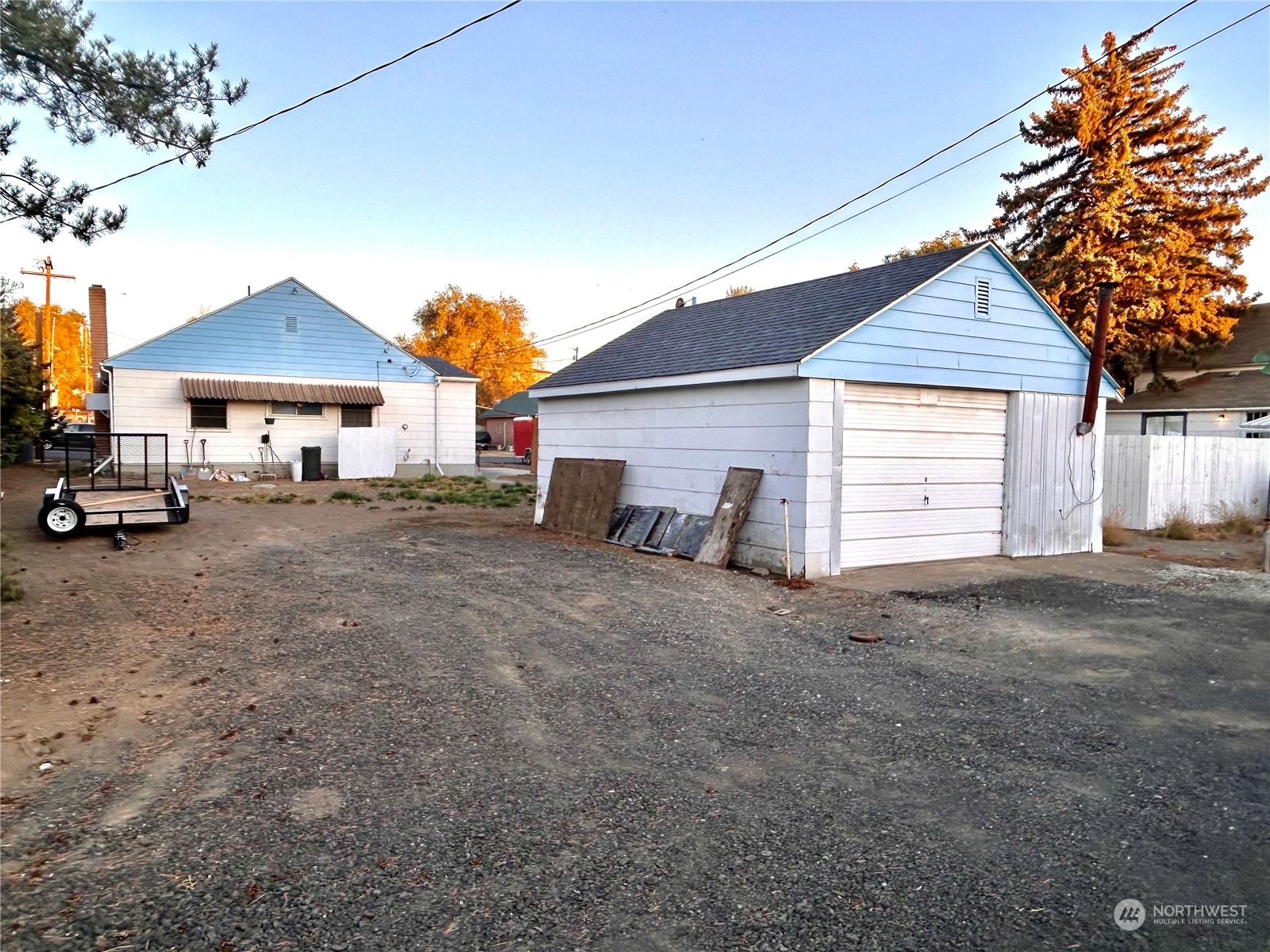 408 S Division Street Property Photo 23