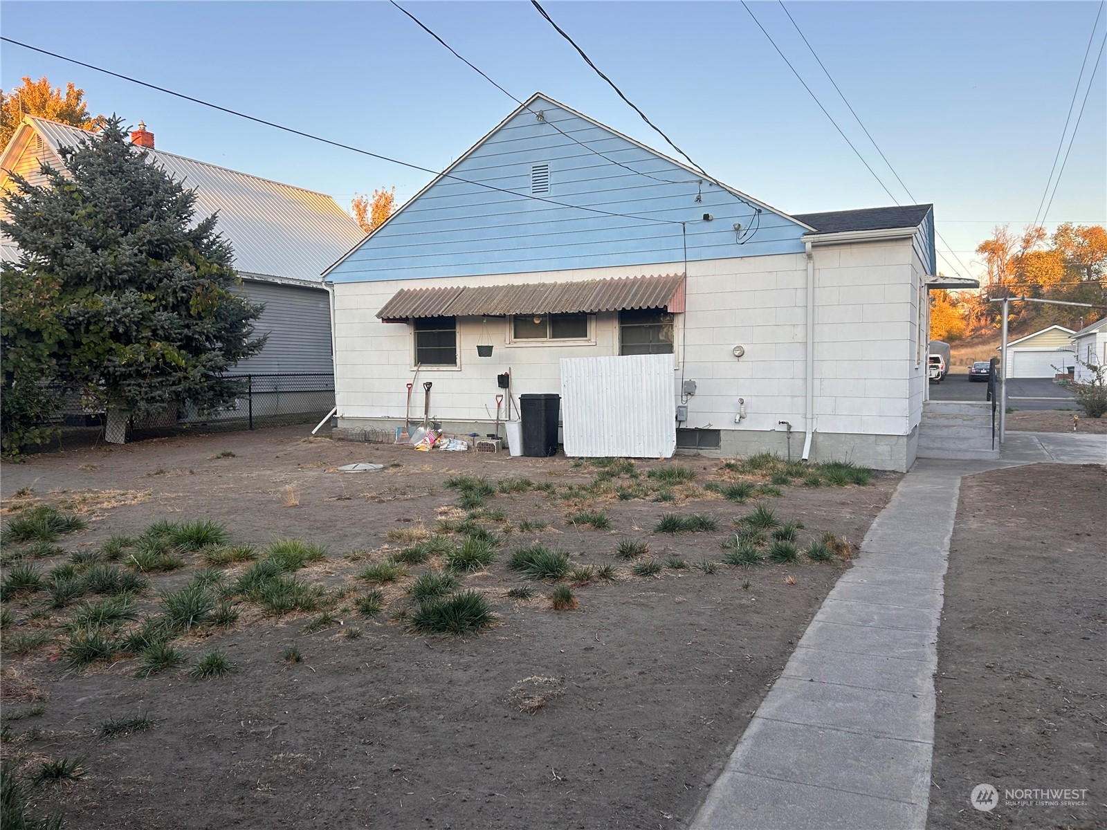 408 S Division Street Property Photo 24