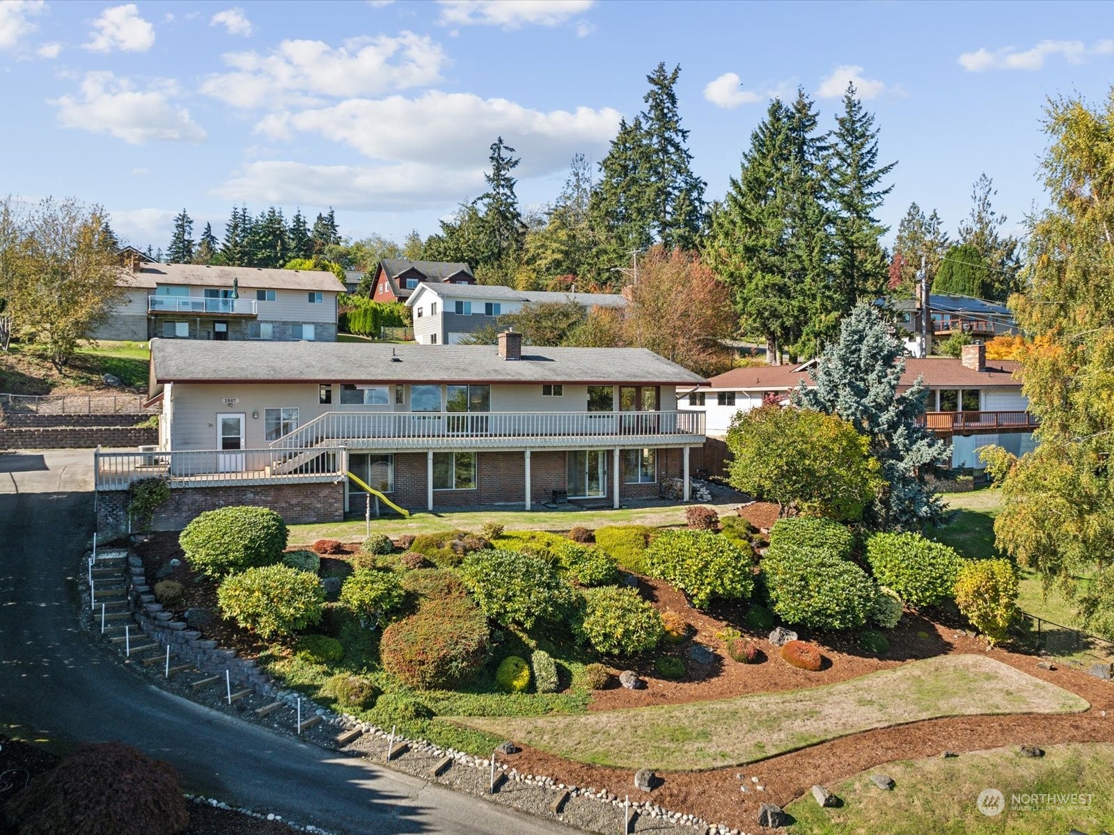 1887 Salal Street Property Photo 2
