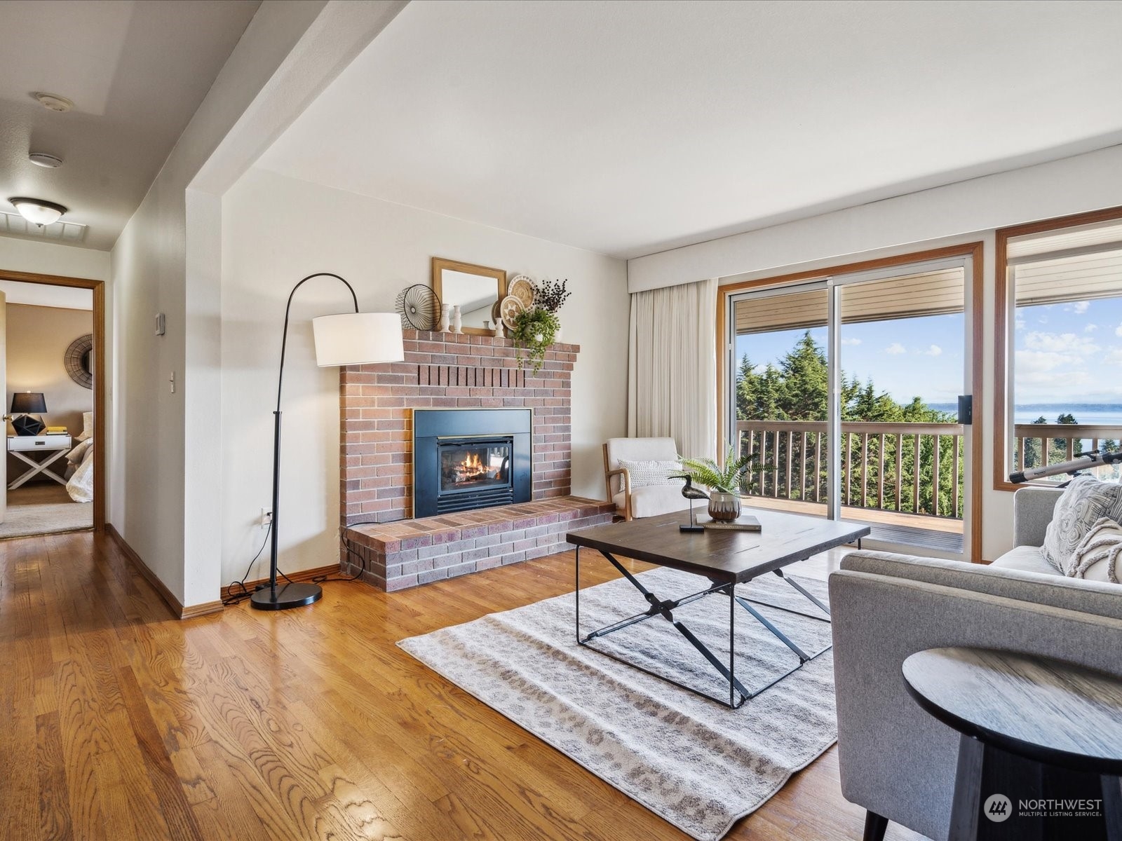 1887 Salal Street Property Photo 4