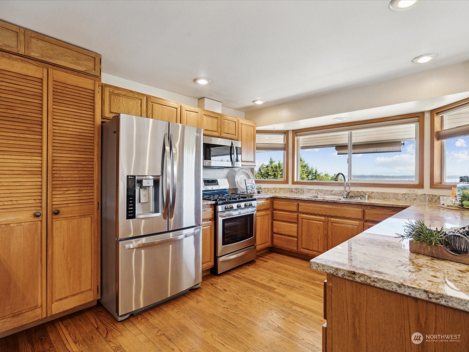 1887 Salal Street Property Photo 9