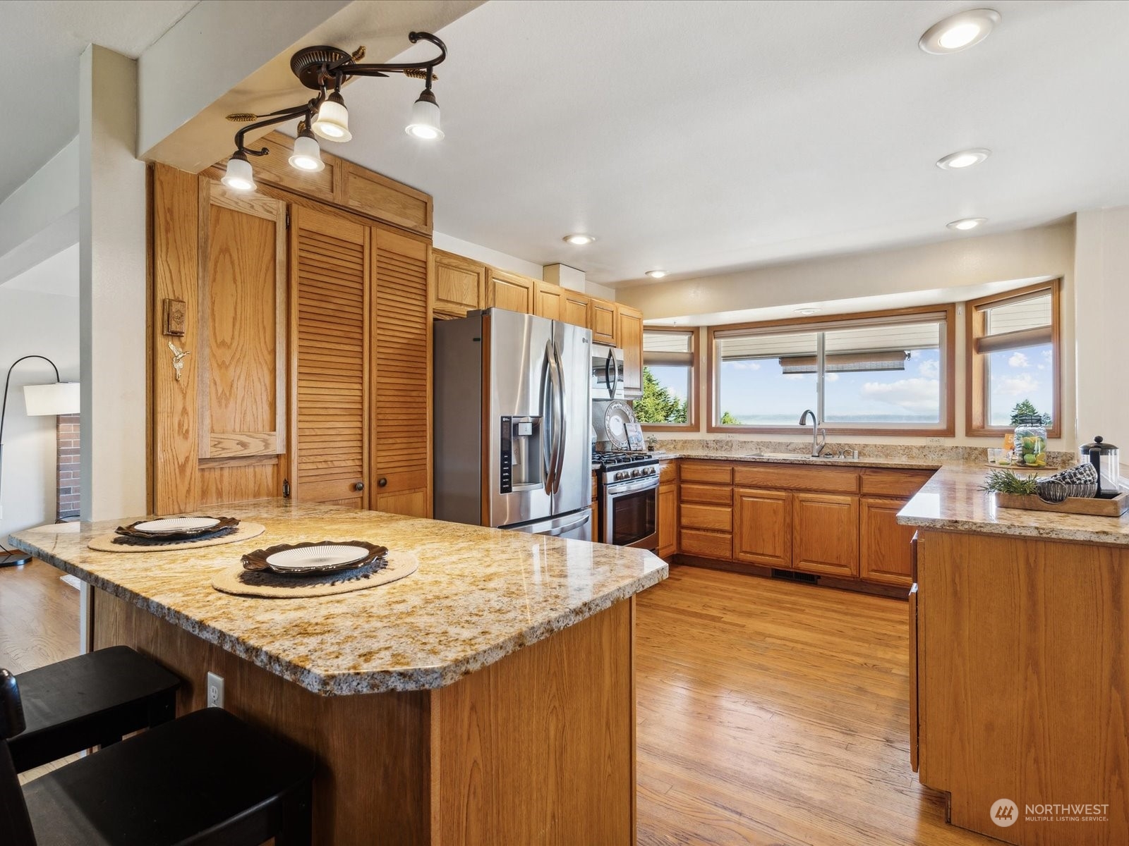1887 Salal Street Property Photo 10