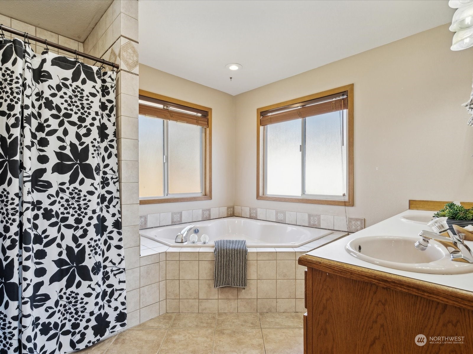 1887 Salal Street Property Photo 21