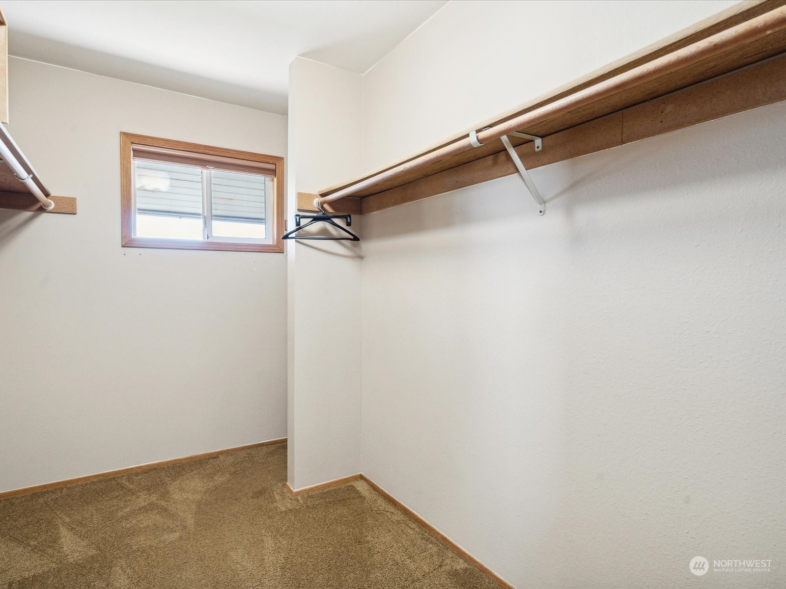 1887 Salal Street Property Photo 23