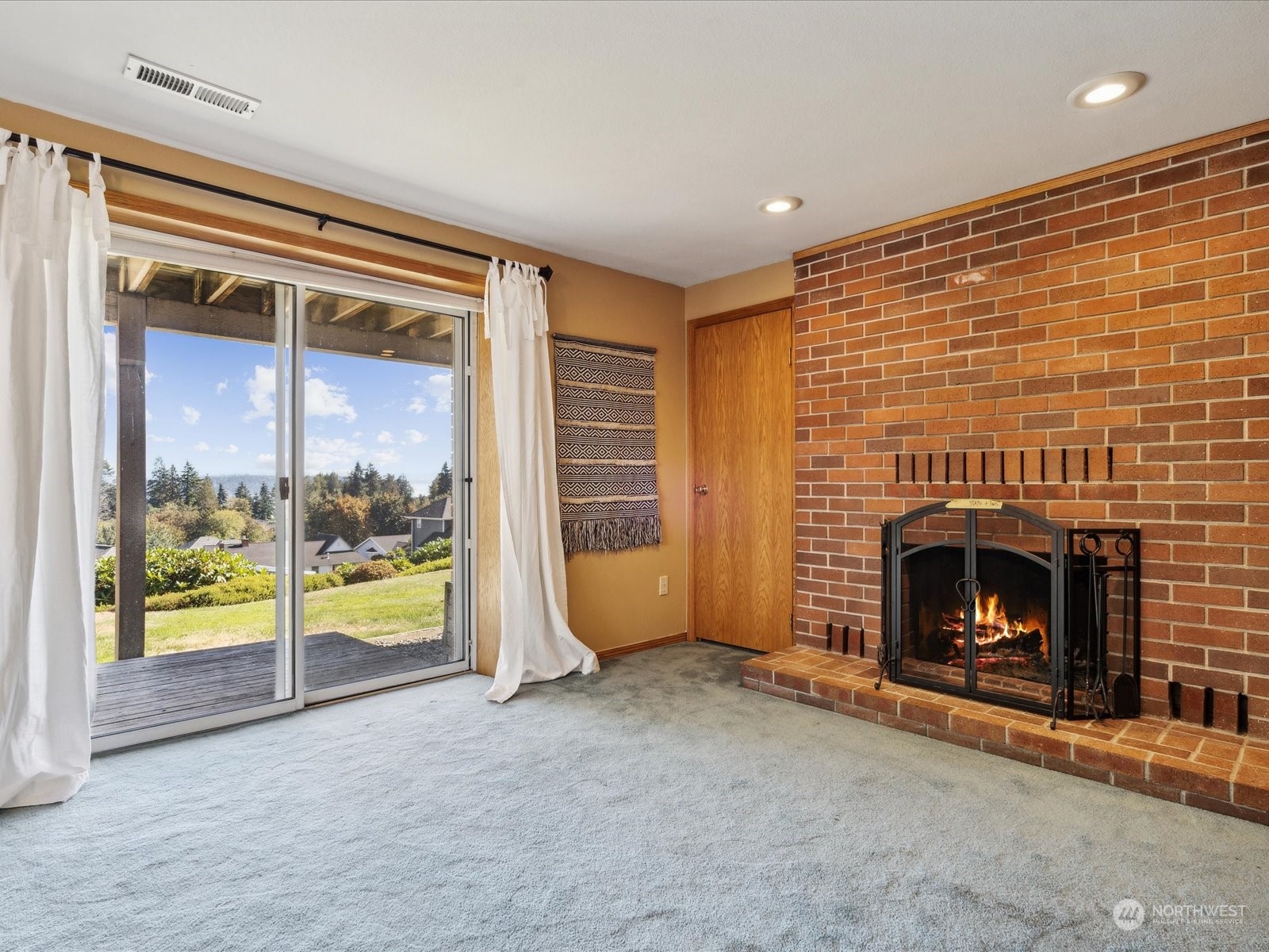 1887 Salal Street Property Photo 24