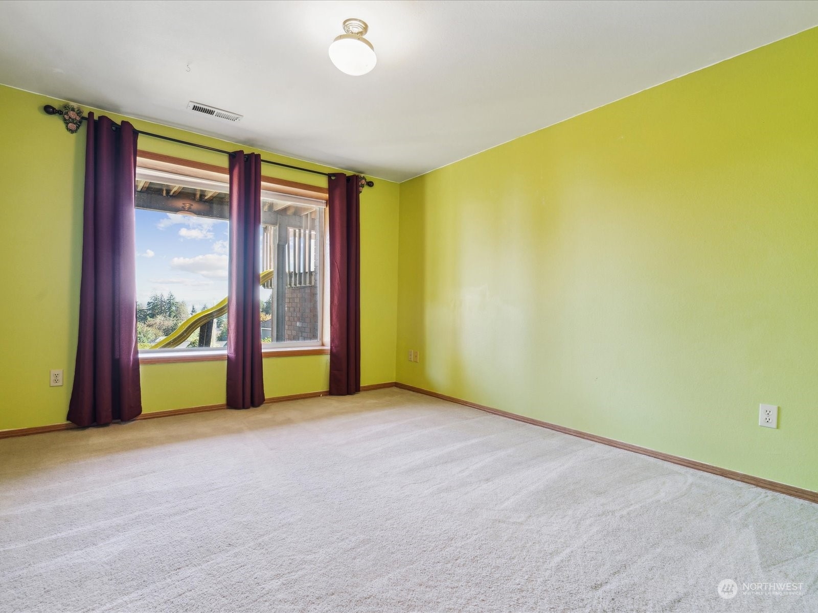1887 Salal Street Property Photo 25