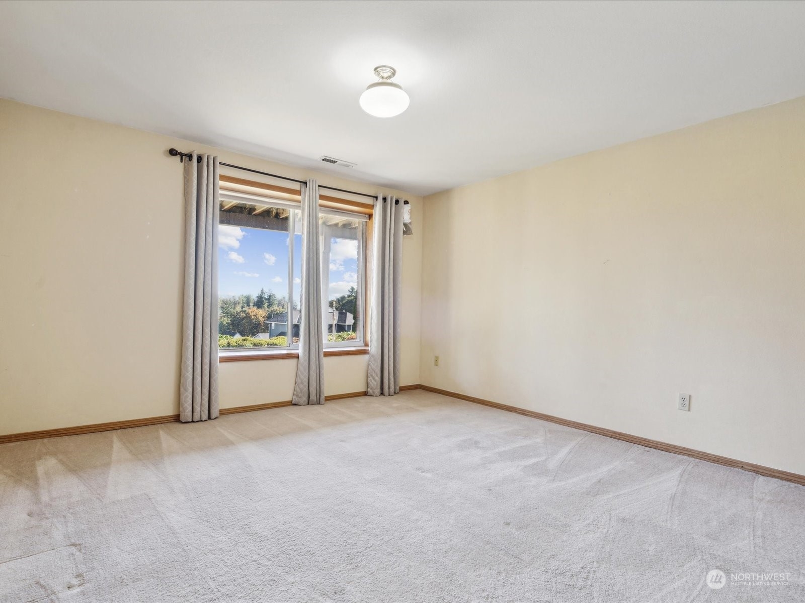 1887 Salal Street Property Photo 26