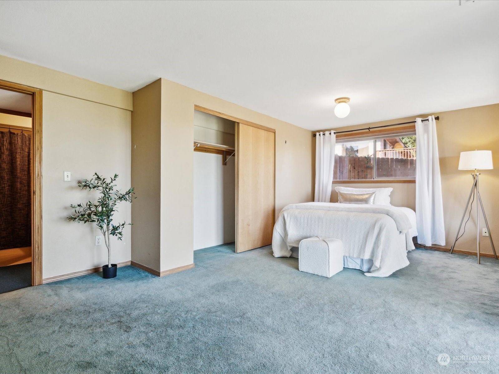1887 Salal Street Property Photo 27