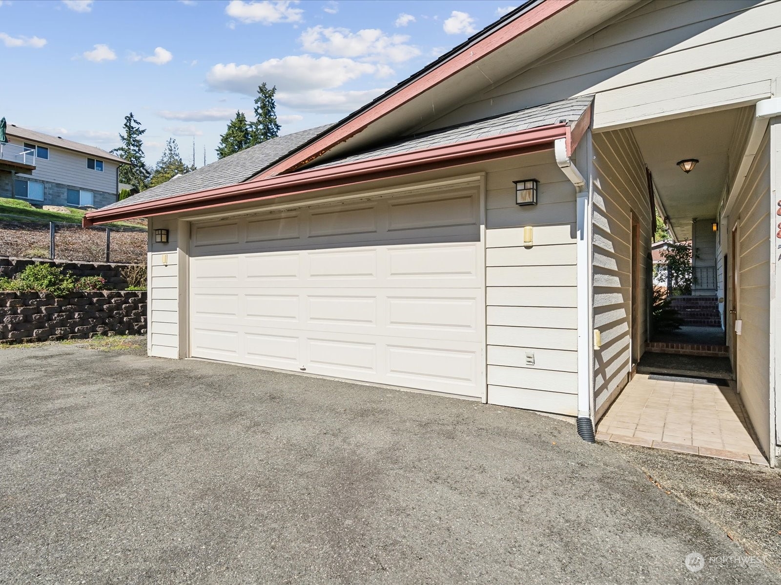 1887 Salal Street Property Photo 34