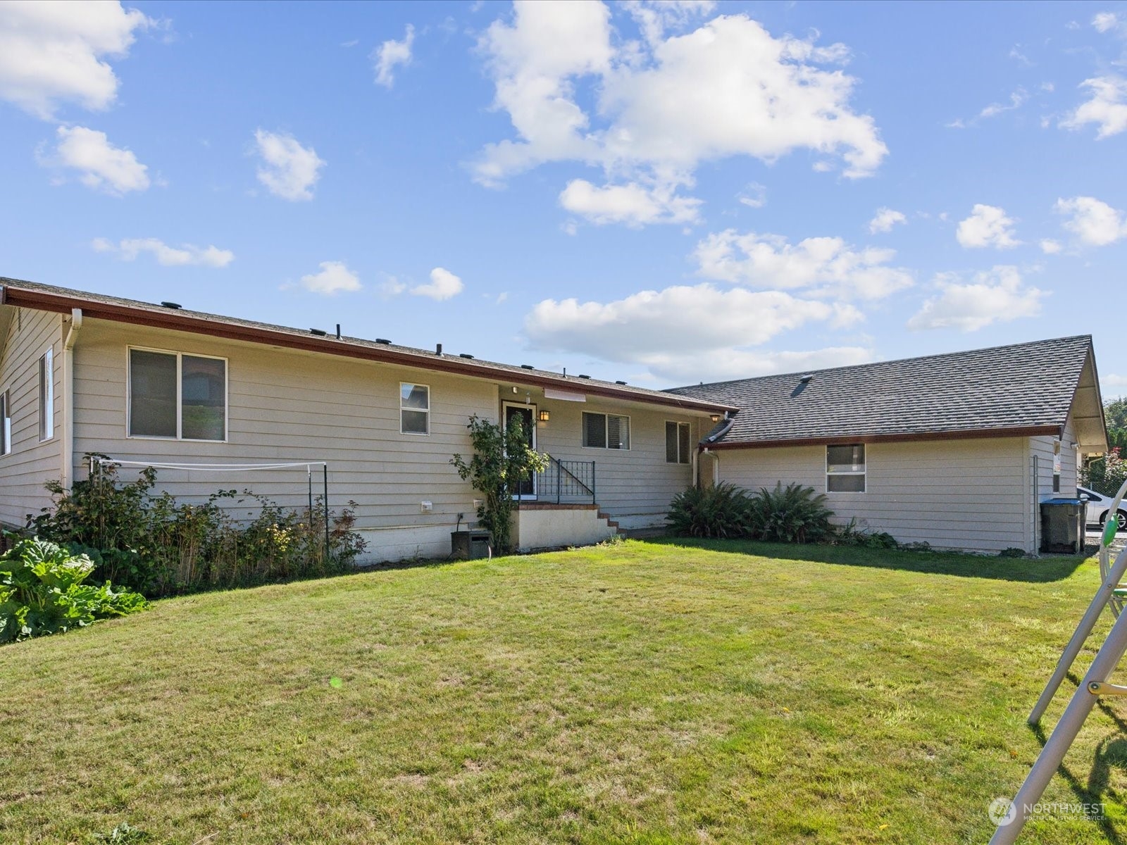 1887 Salal Street Property Photo 37