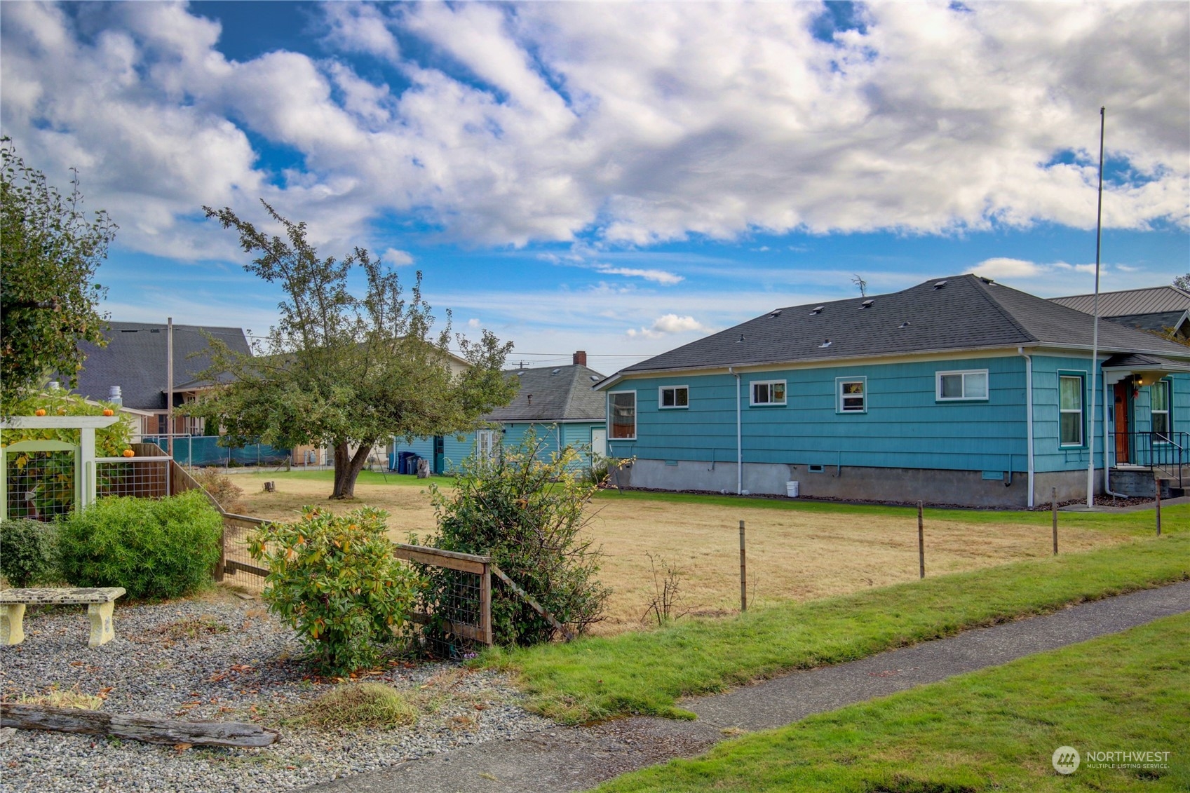 2019 N Avenue Property Photo 5