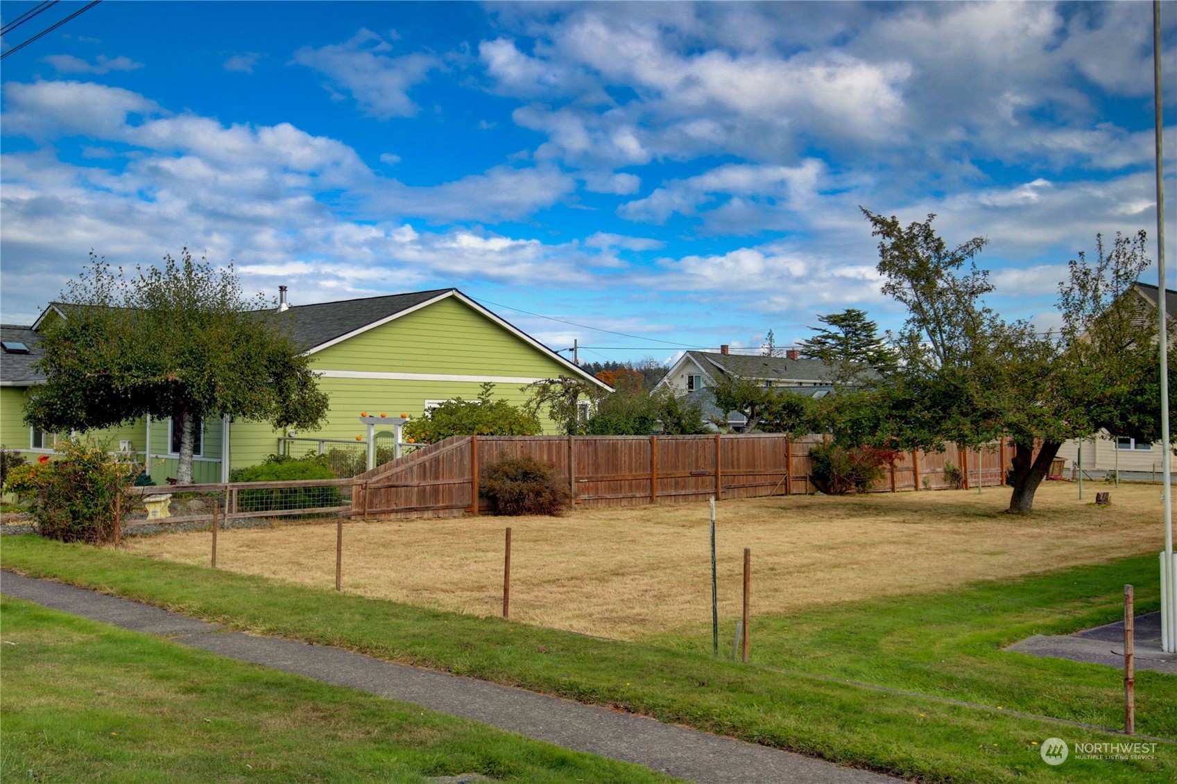2019 N Avenue Property Photo 6
