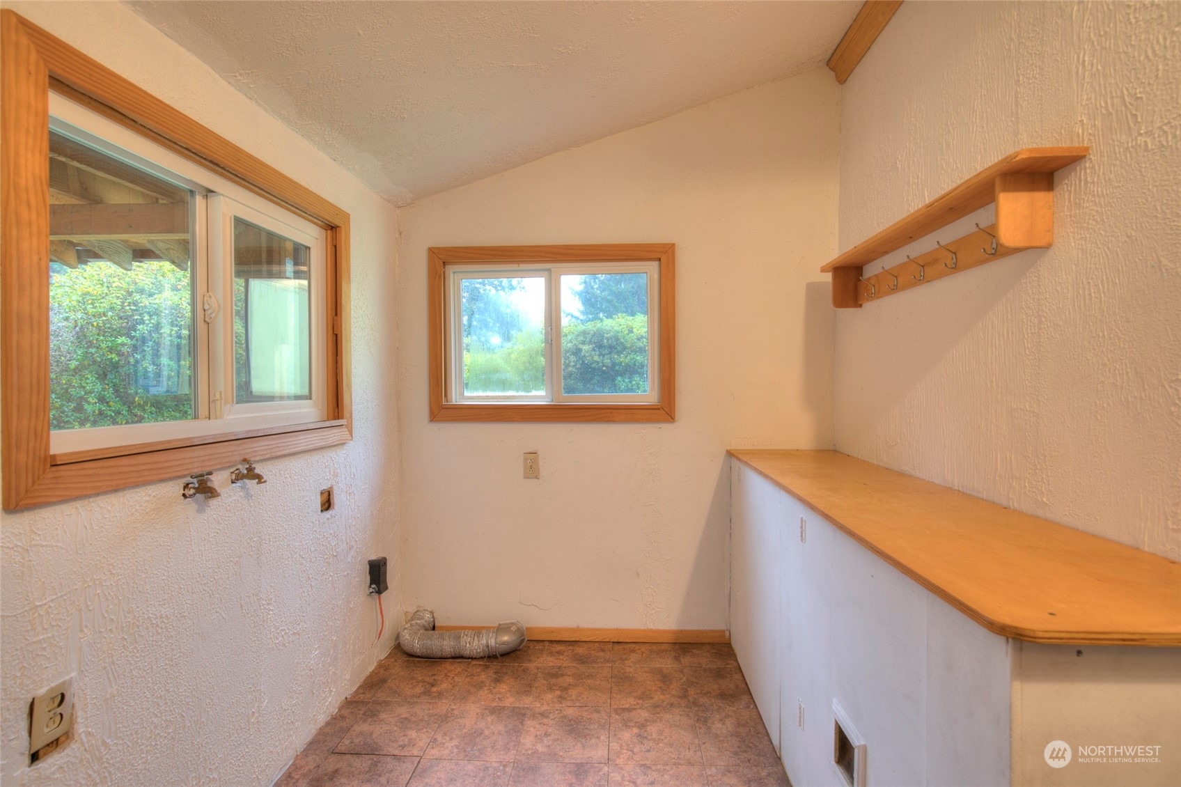5506 Us Highway 101 Property Photo 16
