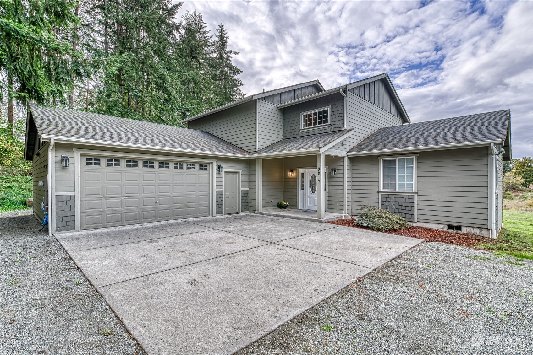 12017 Hillcrest Drive Property Photo 2