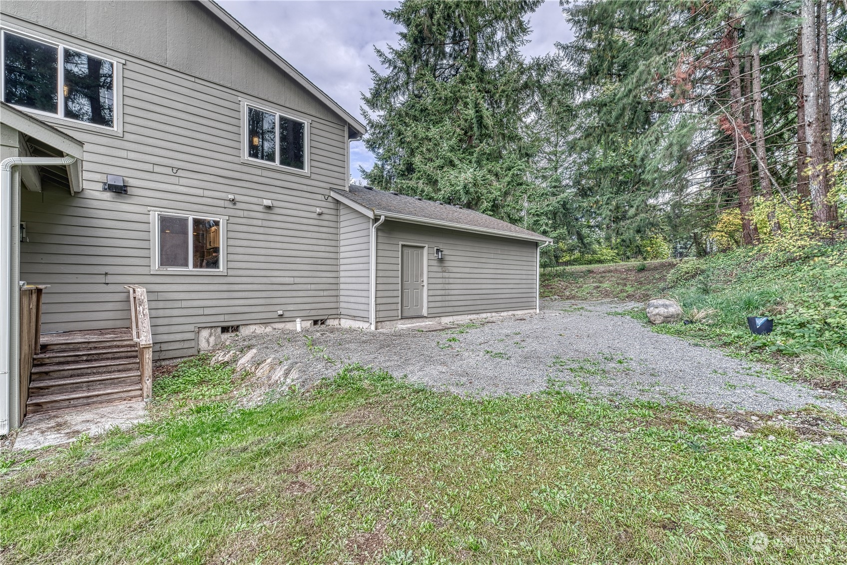 12017 Hillcrest Drive Property Photo 4