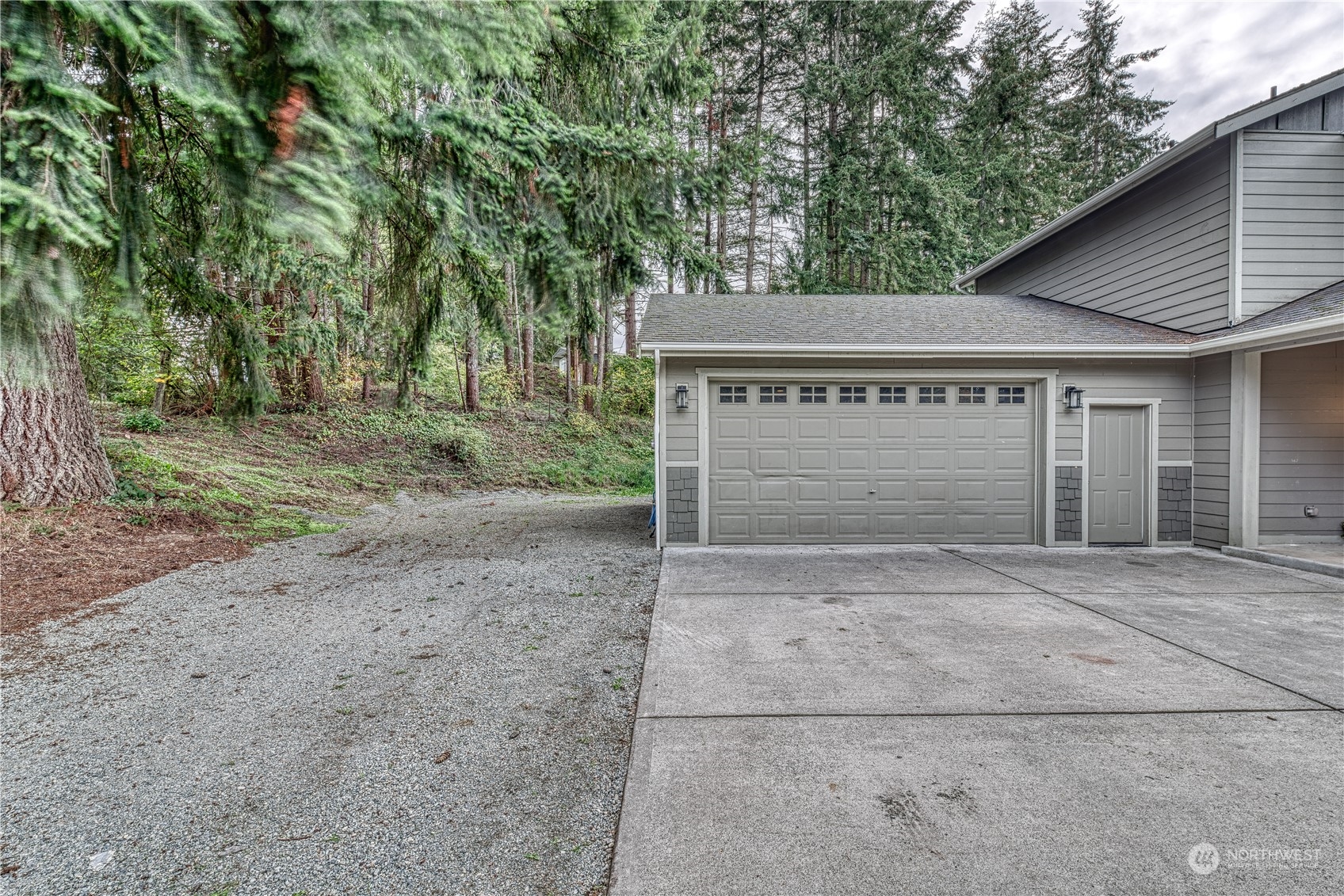 12017 Hillcrest Drive Property Photo 33