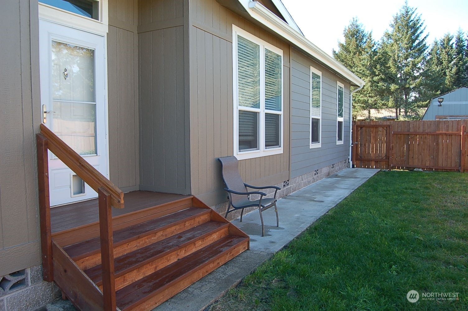 642 Weatherwax Loop Ne Property Photo 3