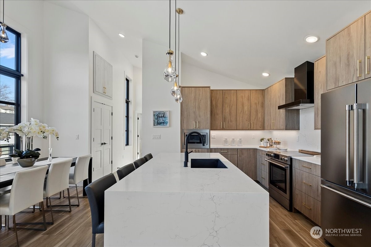 127 Skipping Stone Loop Property Photo 8