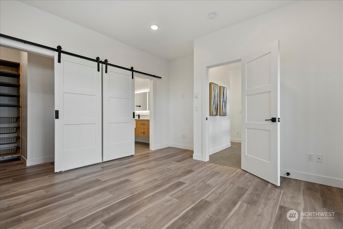 127 Skipping Stone Loop Property Photo 23