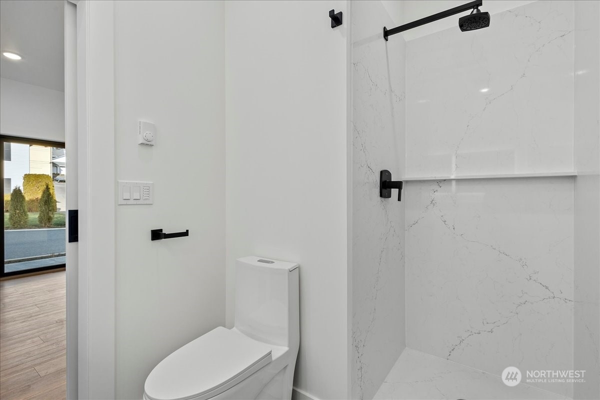 127 Skipping Stone Loop Property Photo 24