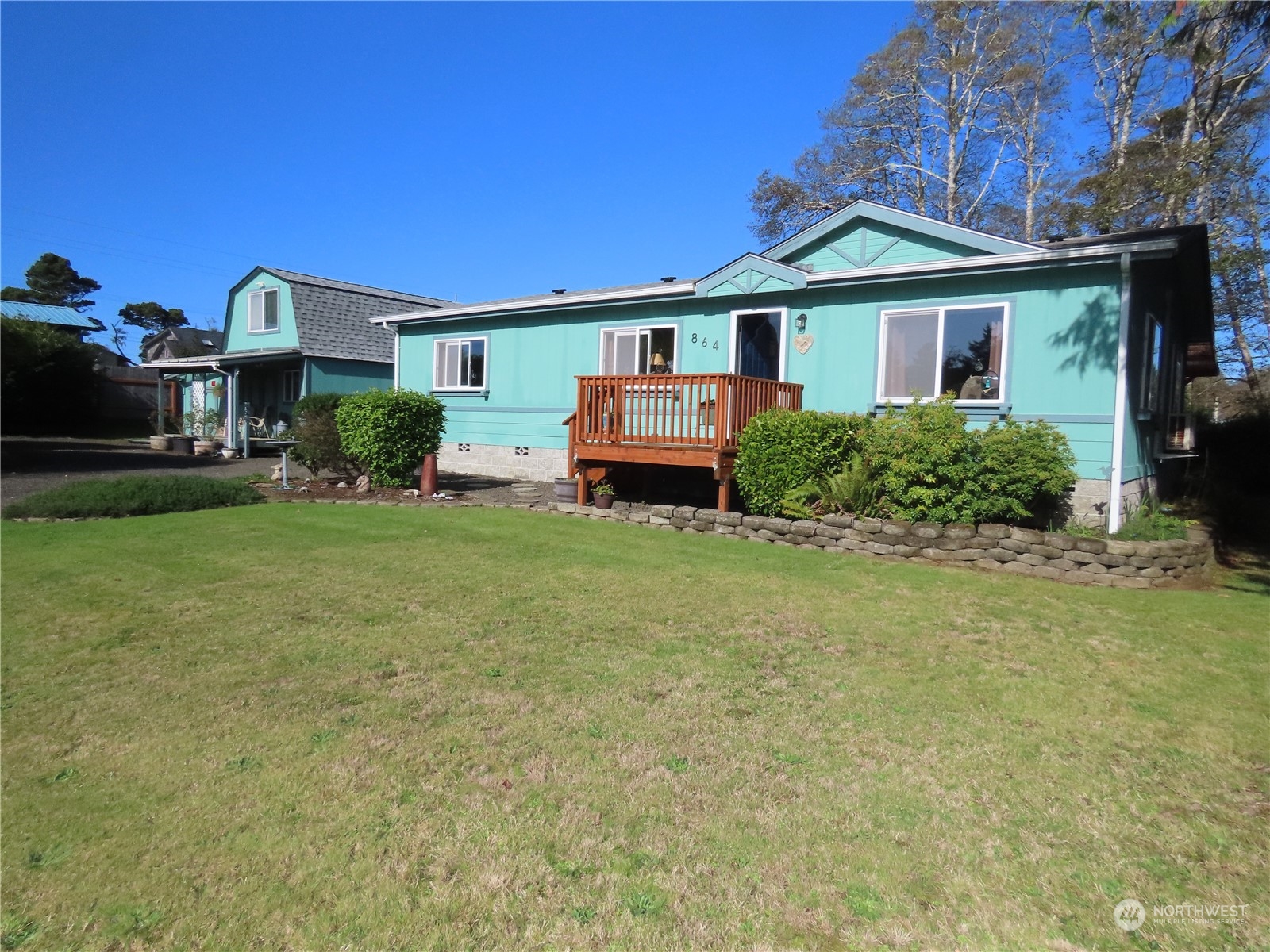 864 Hart Street Property Photo 2