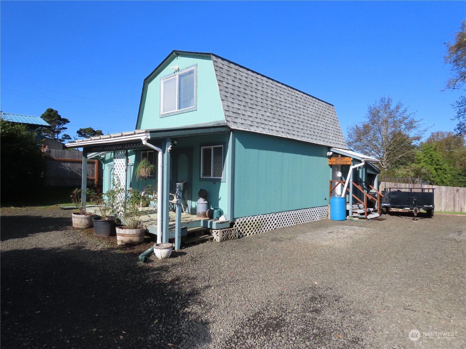 864 Hart Street Property Photo 3