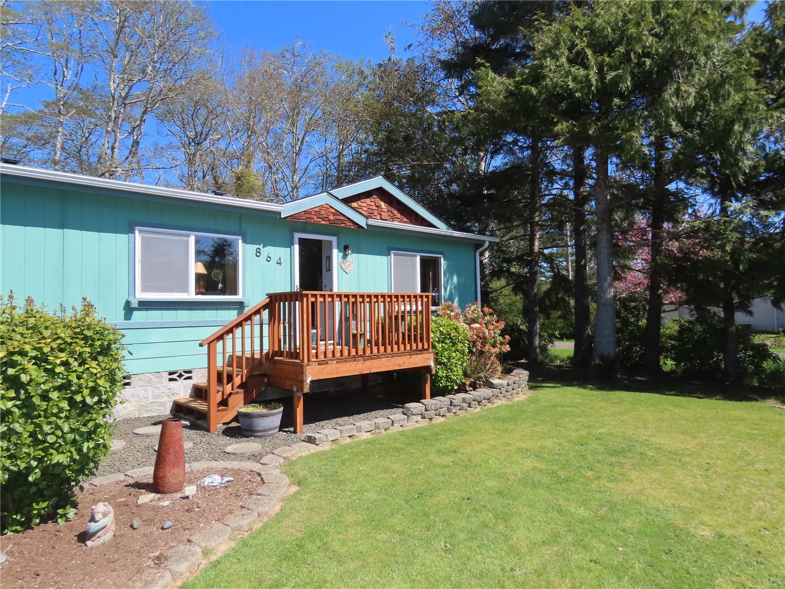 864 Hart Street Property Photo 4