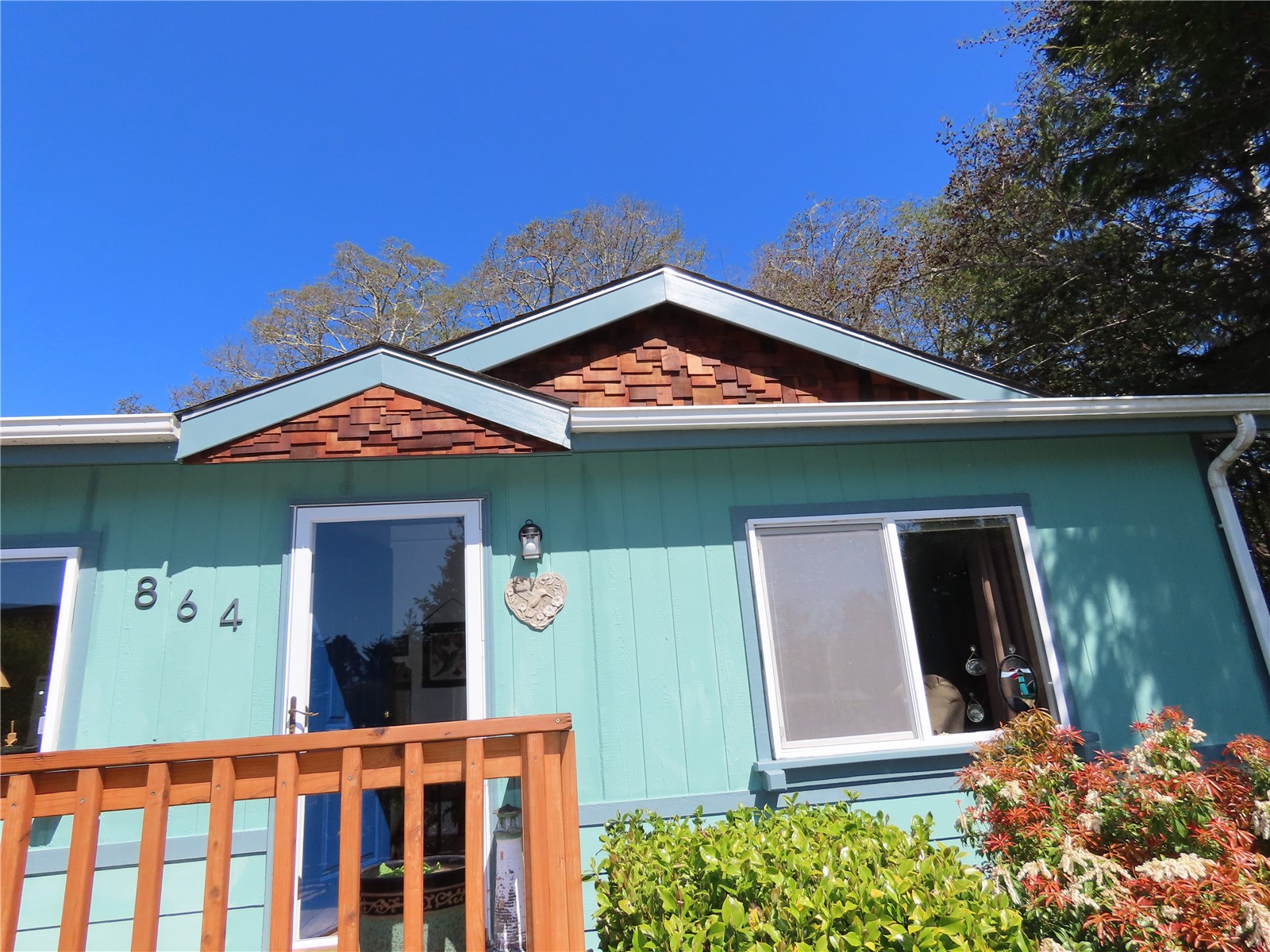 864 Hart Street Property Photo 5