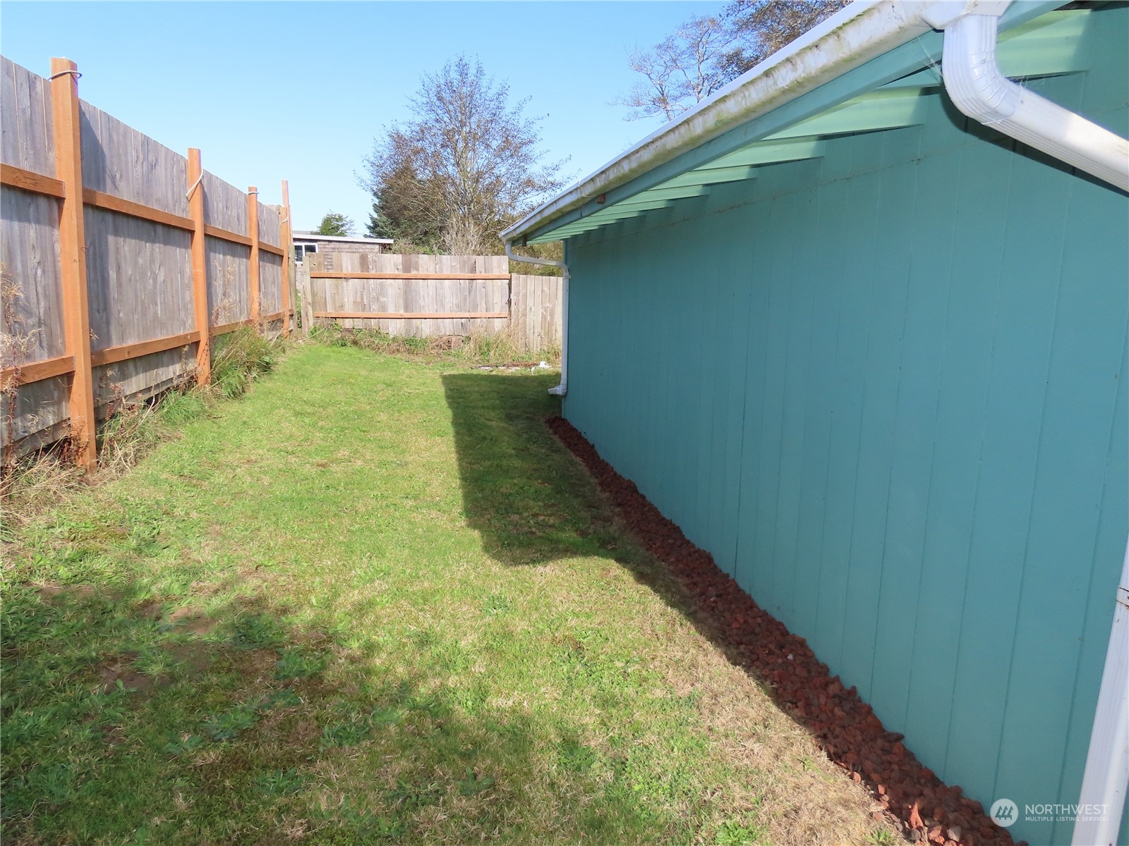 864 Hart Street Property Photo 9