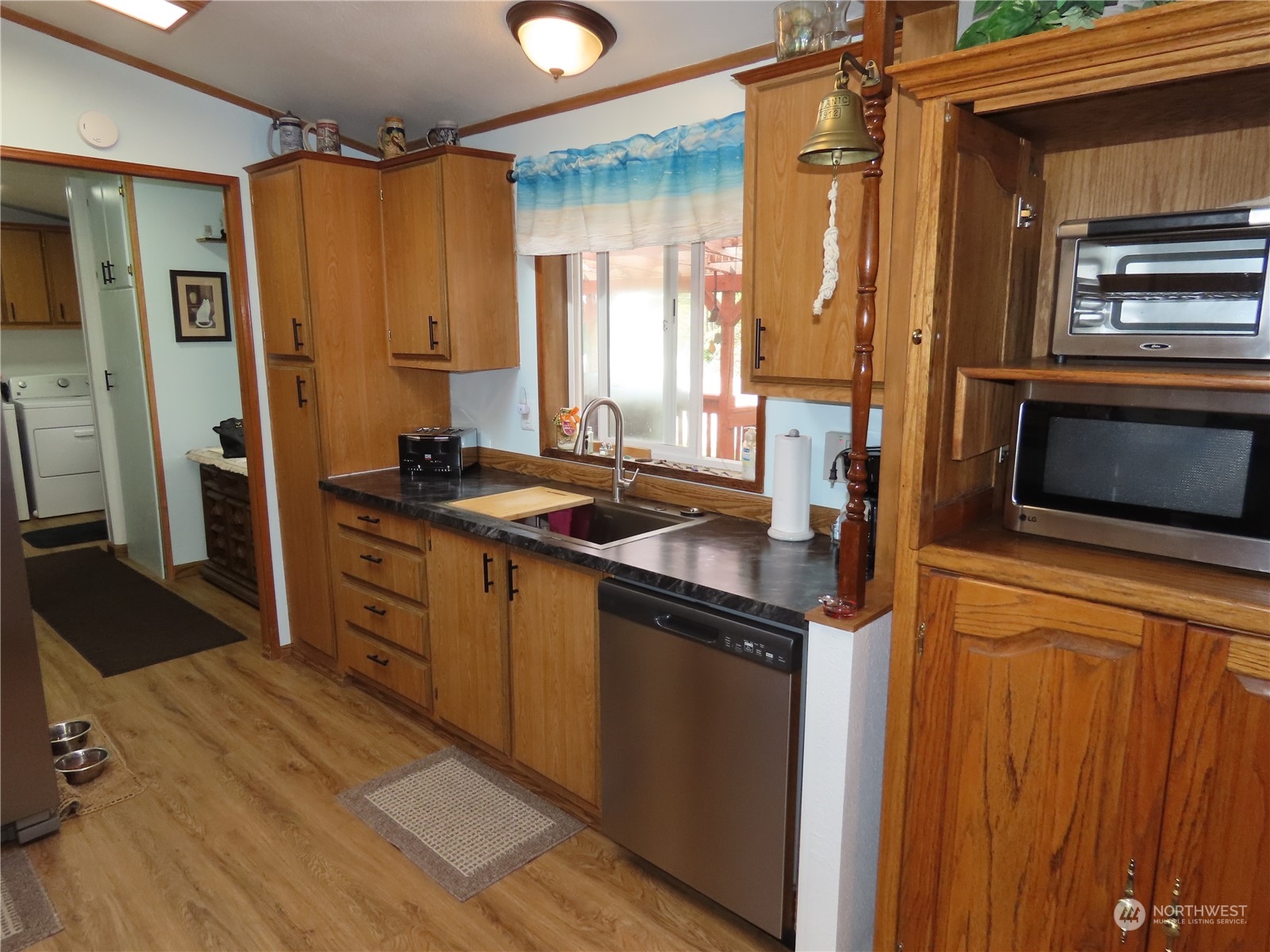 864 Hart Street Property Photo 21